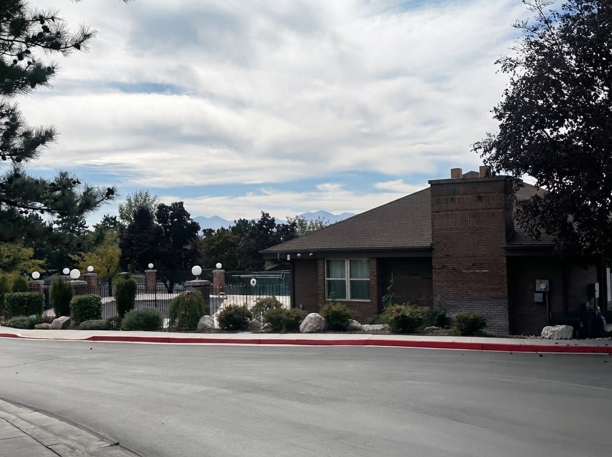 Sandy Condo: 1229 E Cottonwood Hills Dr