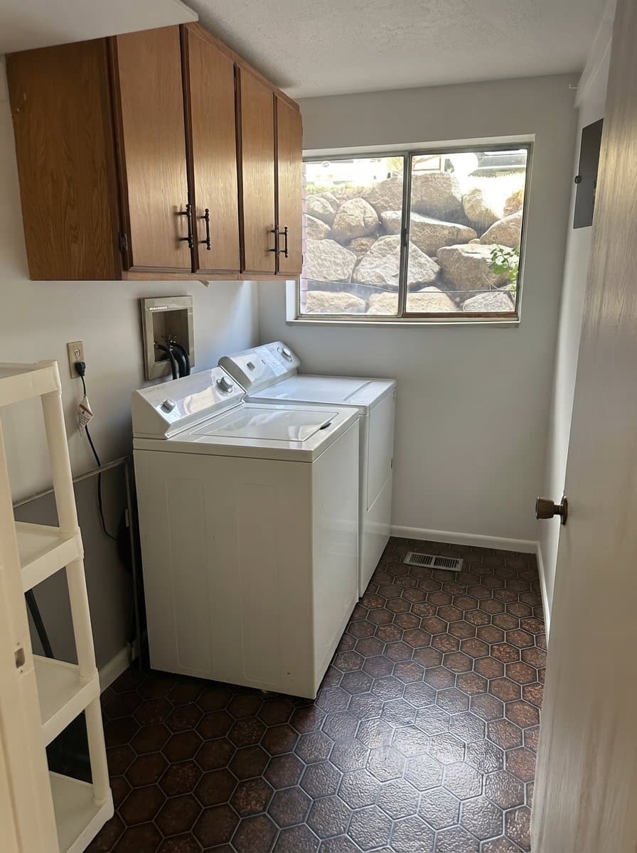 Sandy Condo: 1229 E Cottonwood Hills Dr