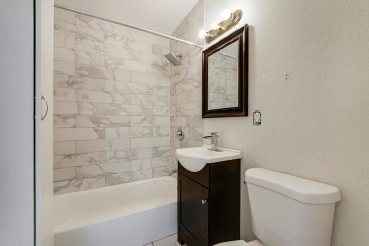 Lake Worth House: 130 Plum Tree Drive