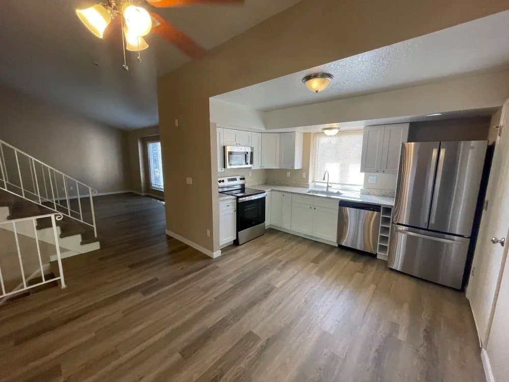 Thoronton House: 11324 grape cir