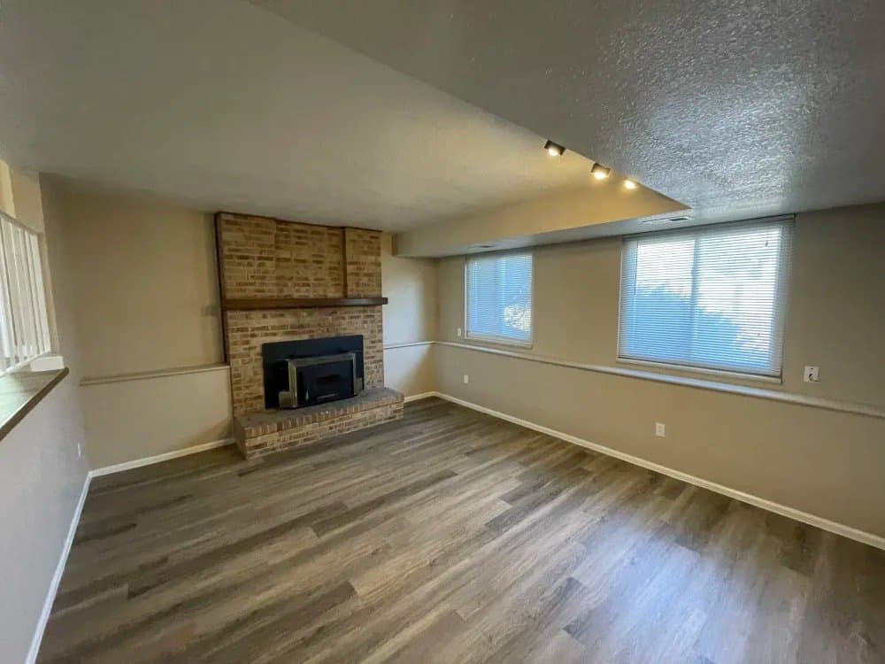 Thoronton House: 11324 grape cir