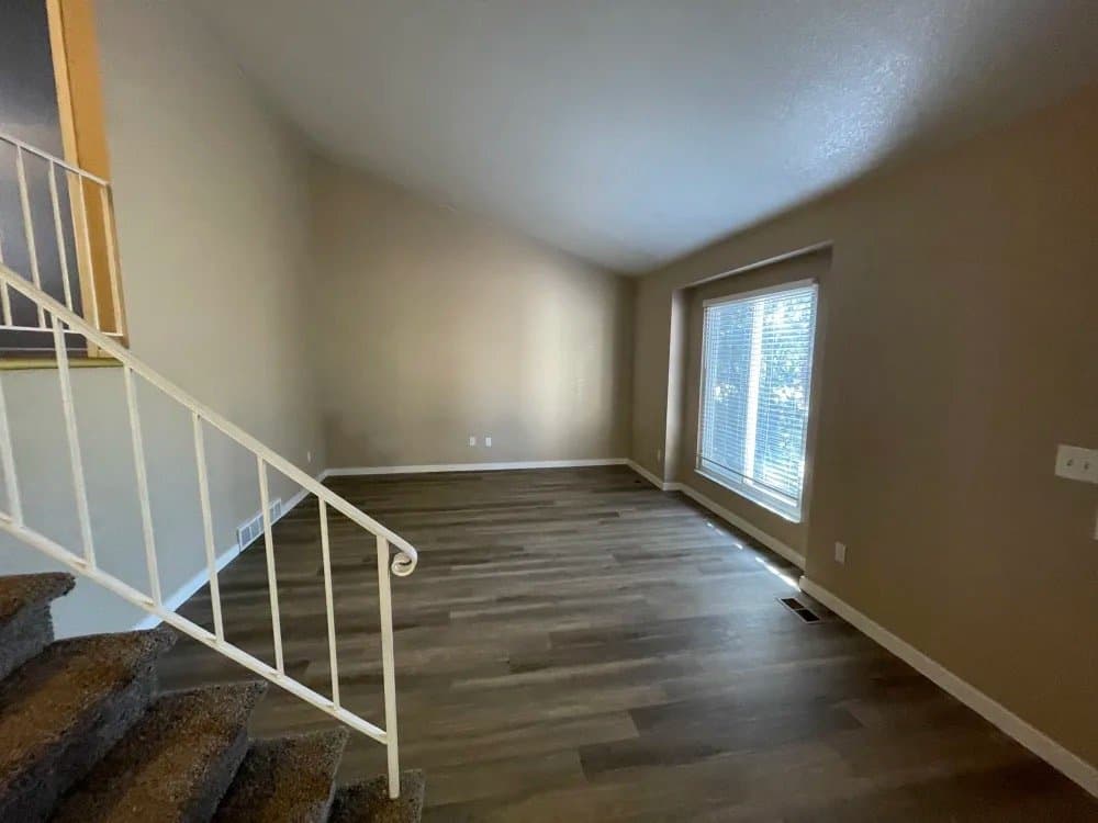 Thoronton House: 11324 grape cir