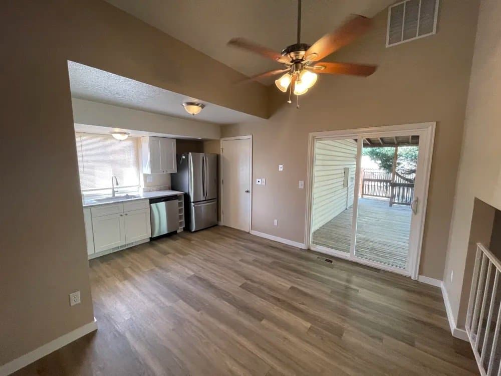 Thoronton House: 11324 grape cir
