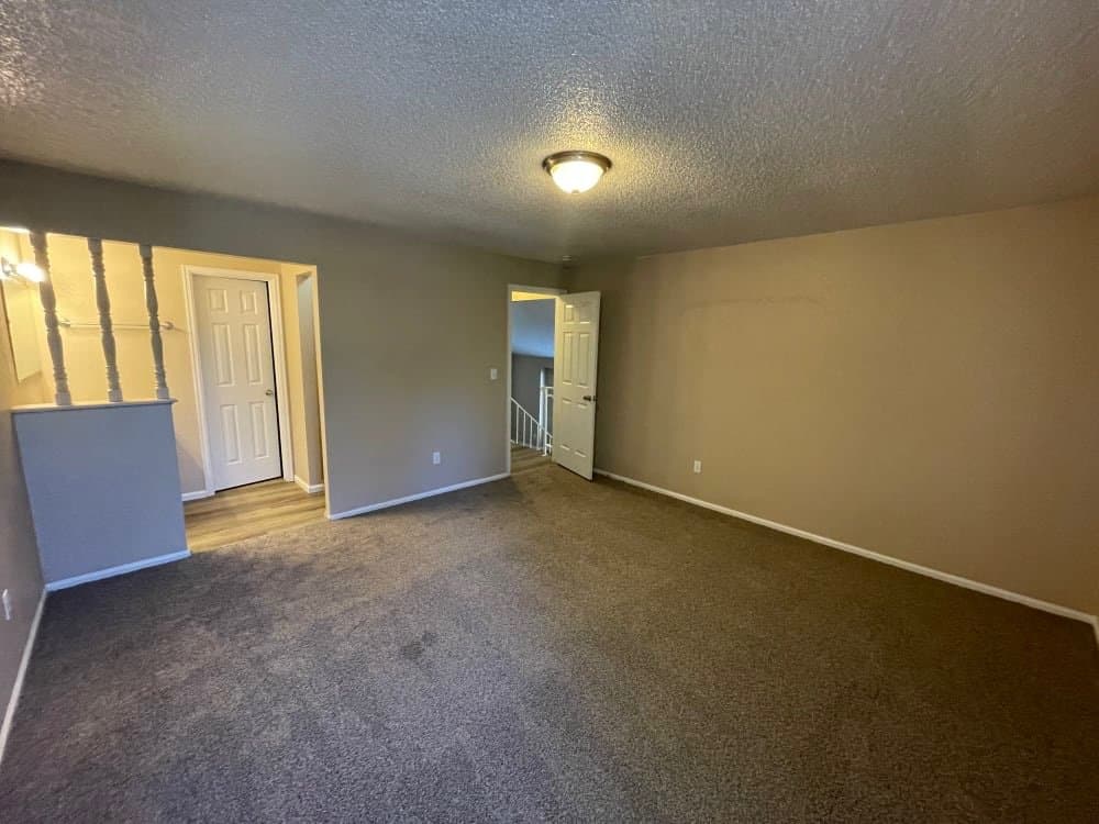 Thoronton House: 11324 grape cir