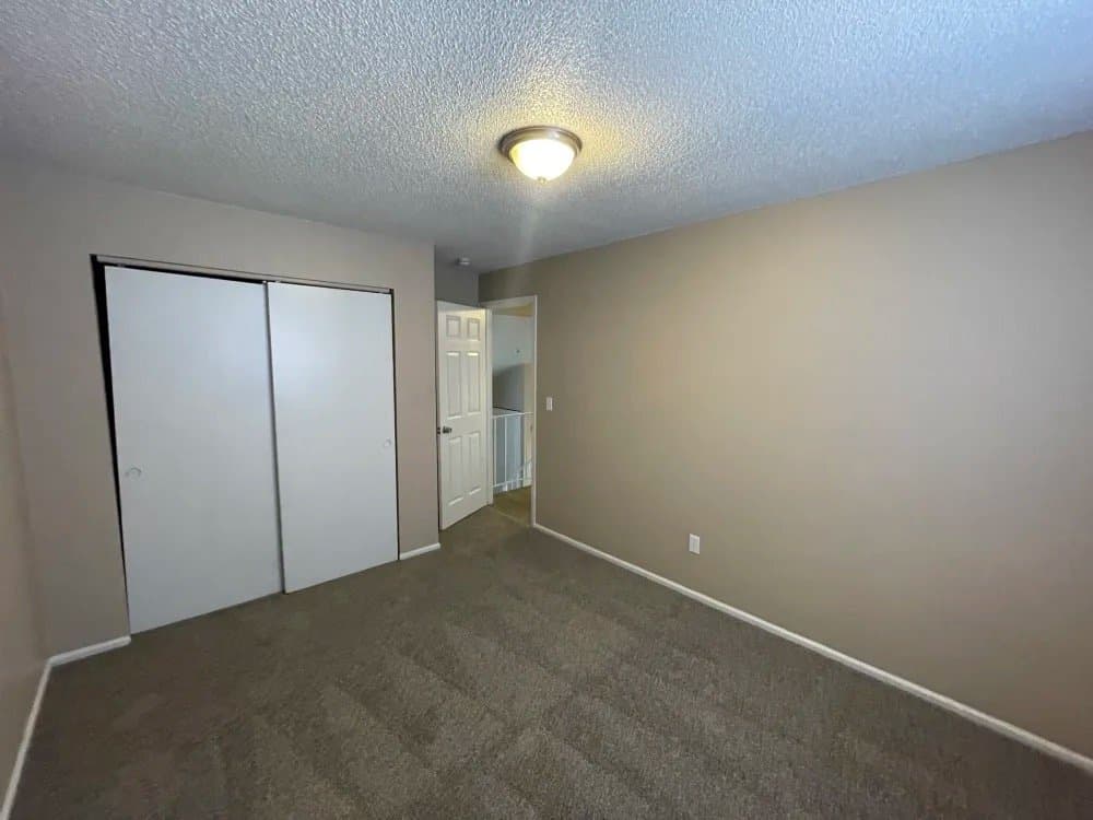 Thoronton House: 11324 grape cir