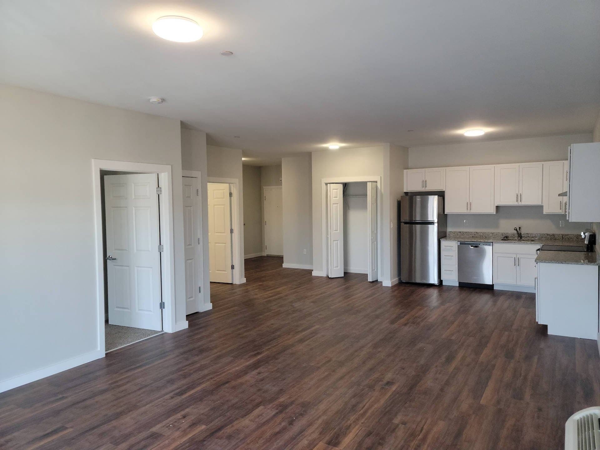 East Haven Apartment: 85A Hemingway Ave ( 55 + Community)