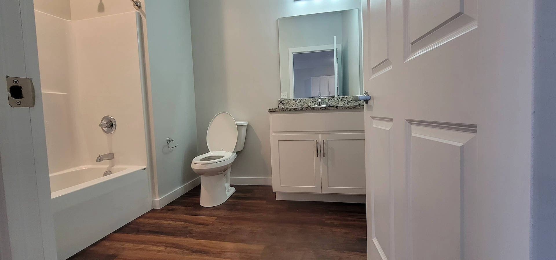 East Haven Apartment: 85A Hemingway Ave ( 55 + Community)