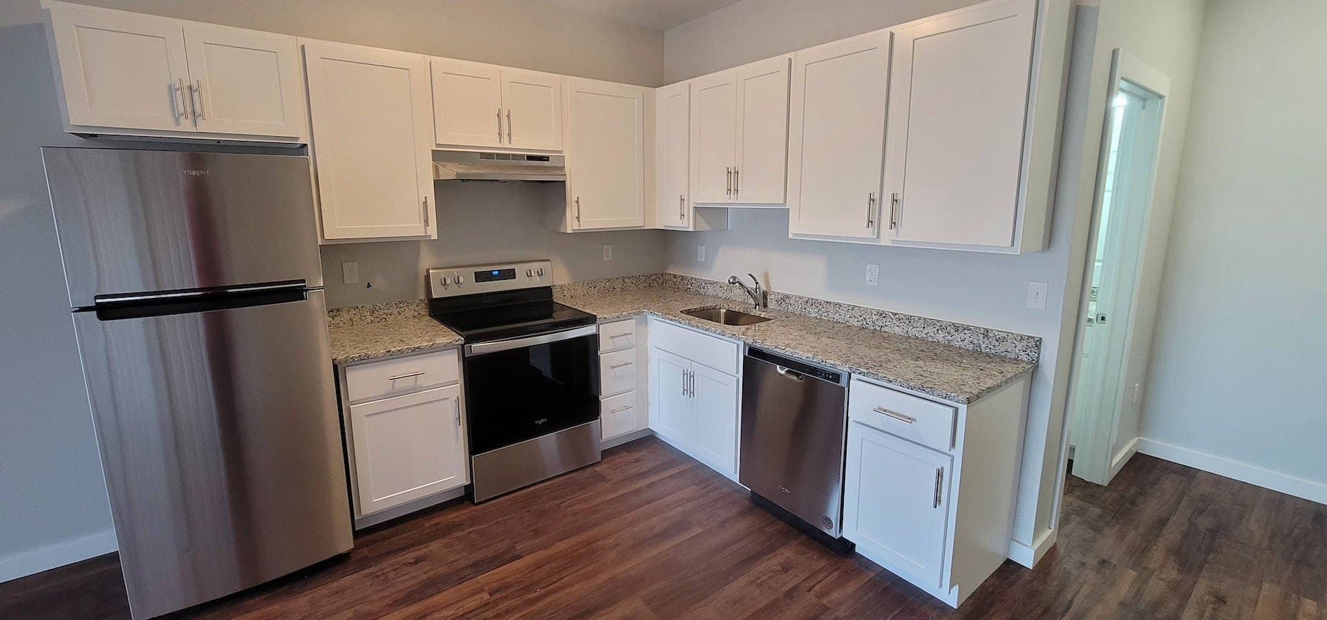East Haven Apartment: 85A Hemingway Ave ( 55 + Community)