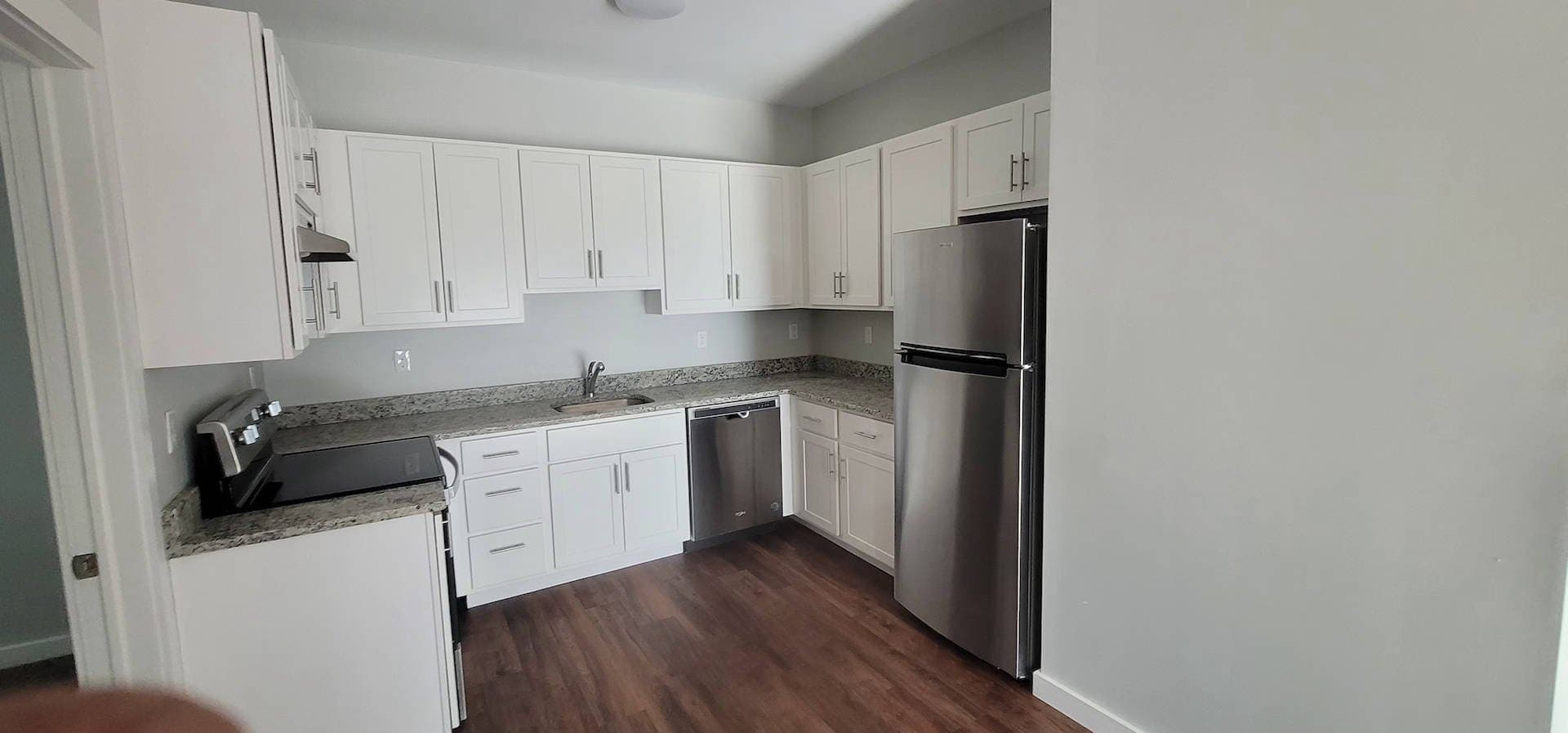 East Haven Apartment: 85A Hemingway Ave ( 55 + Community)