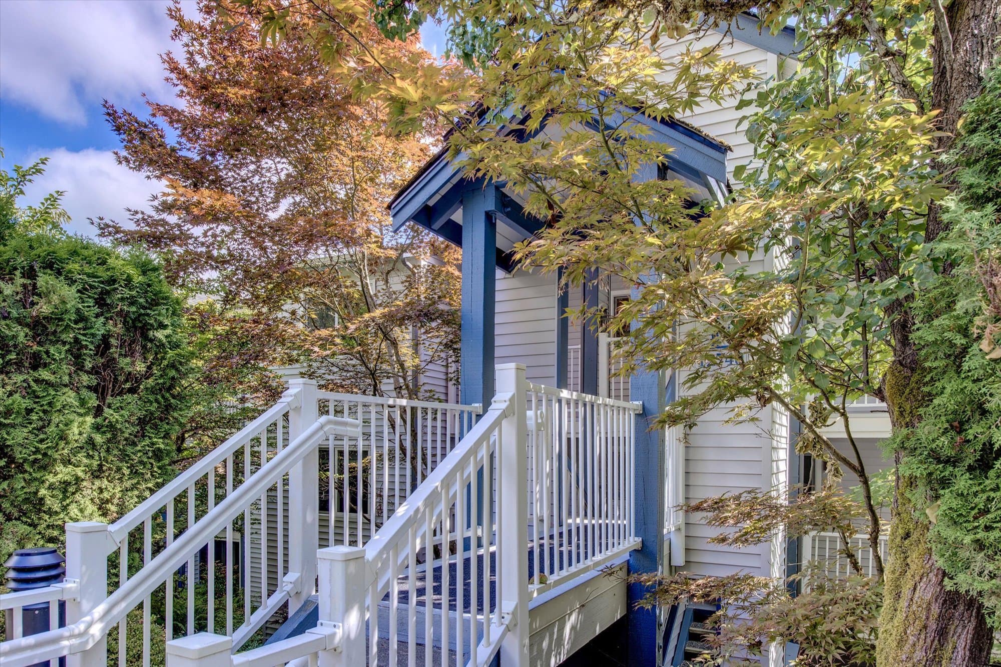 Bellevue Condo: 12740 NE 10th Pl