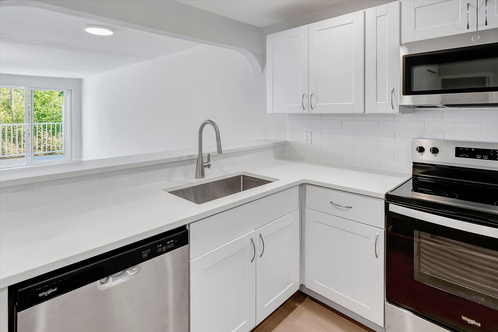 Bellevue Condo: 12740 NE 10th Pl