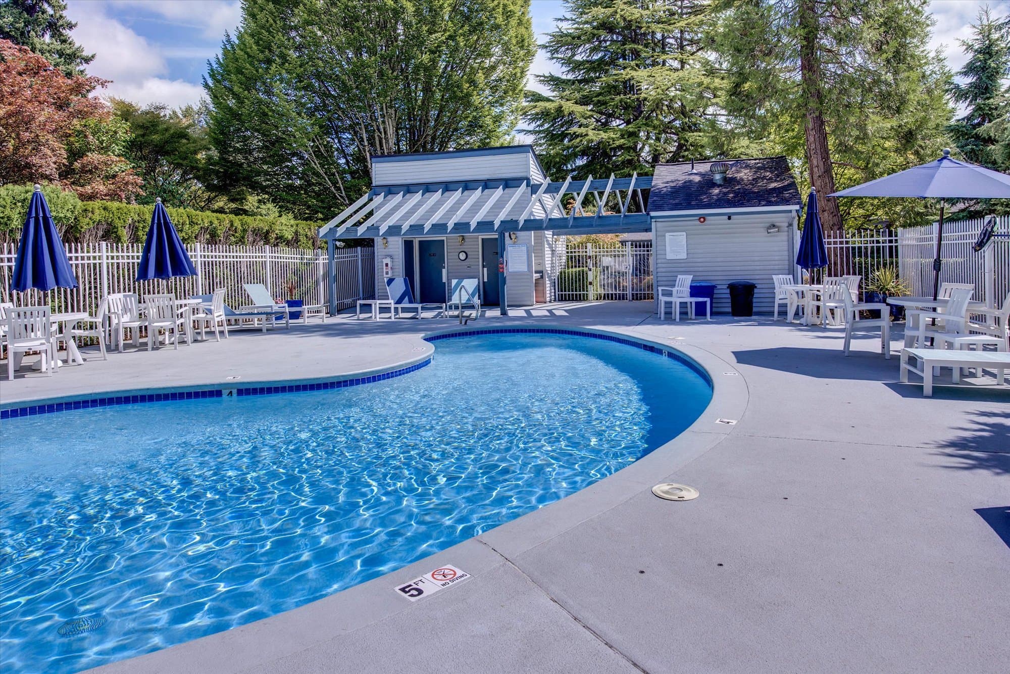 Bellevue Condo: 12740 NE 10th Pl