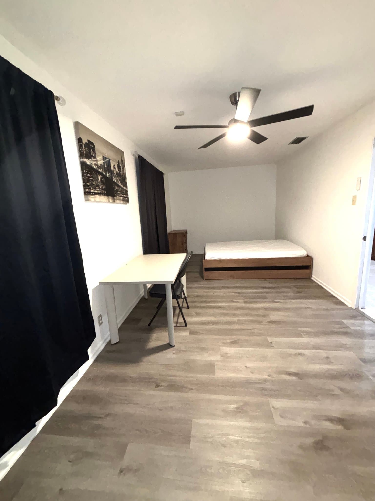 San Antonio Single Room: 5618 Sir Gareth Dr.