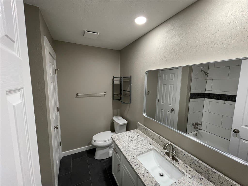Rogers Townhome: 3409 W Wood St