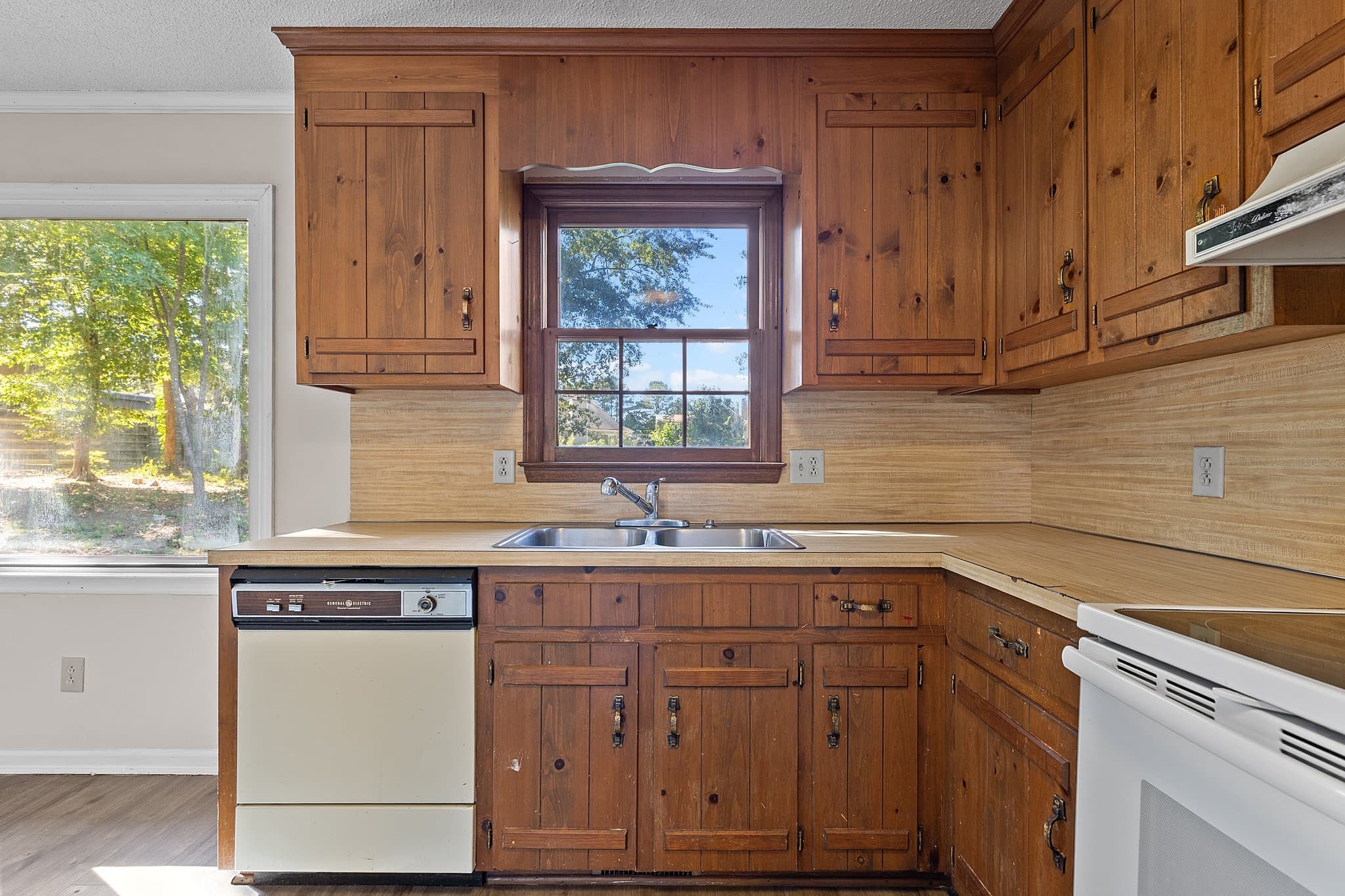 Raleigh House: 1028 Rock Dr