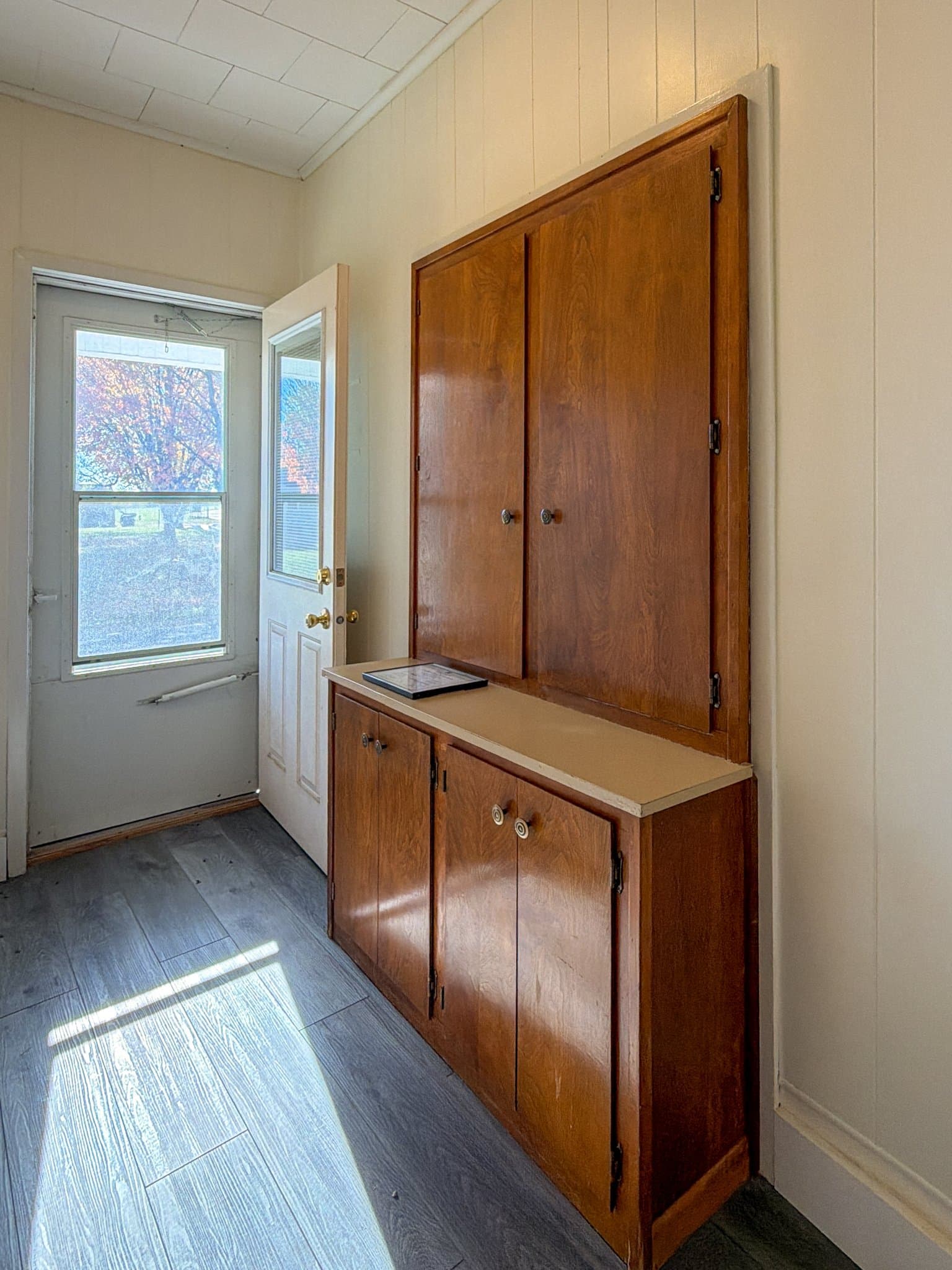 Hutchinson Apartment: 153 5th Ave NE