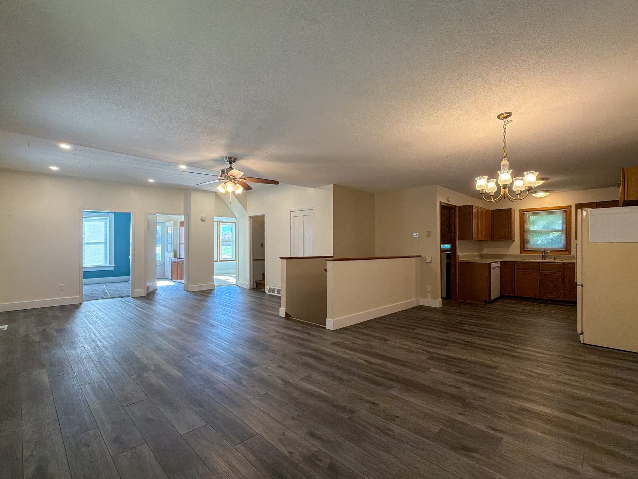 Hutchinson Apartment: 153 5th Ave NE