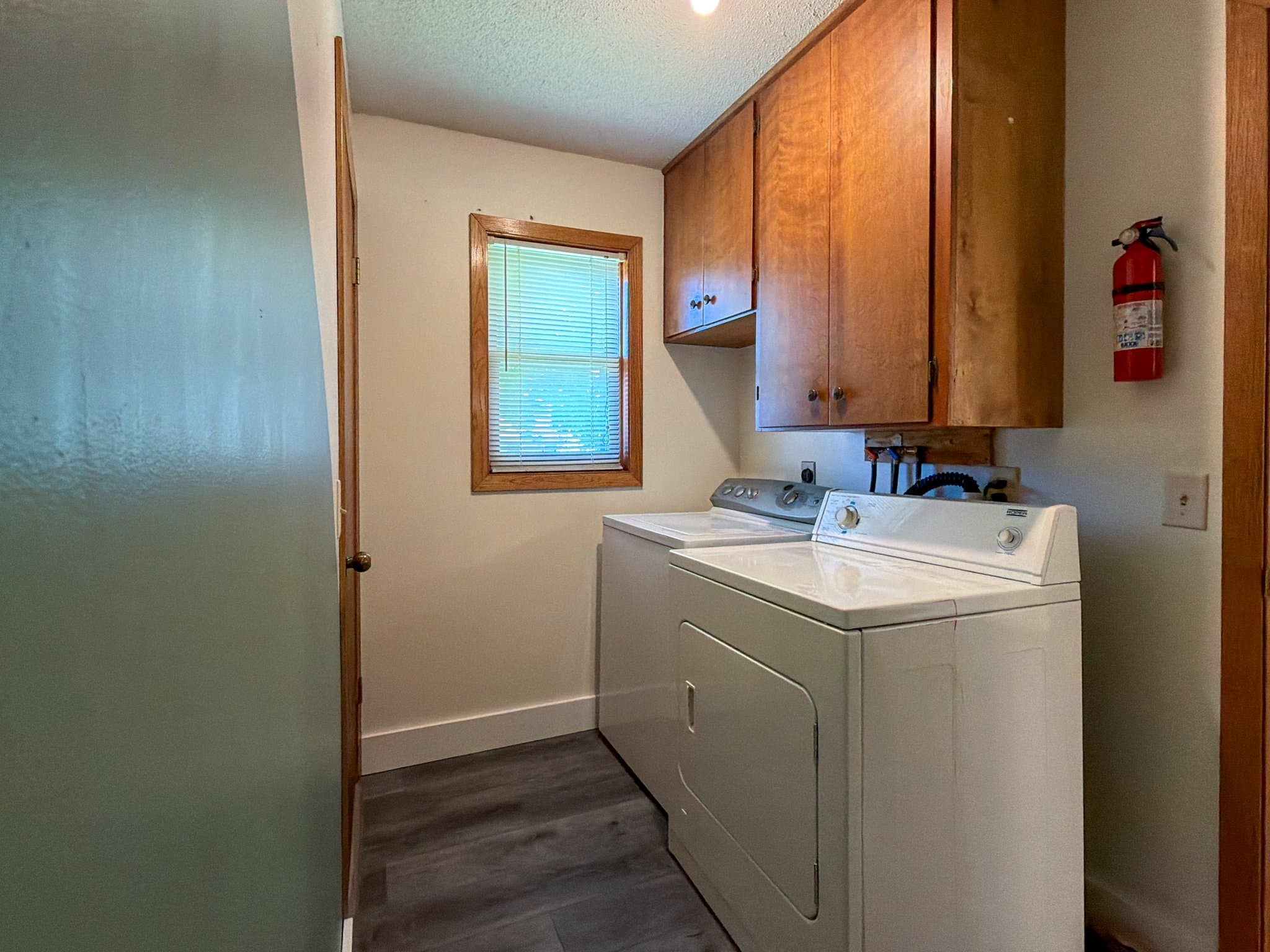 Hutchinson Apartment: 153 5th Ave NE