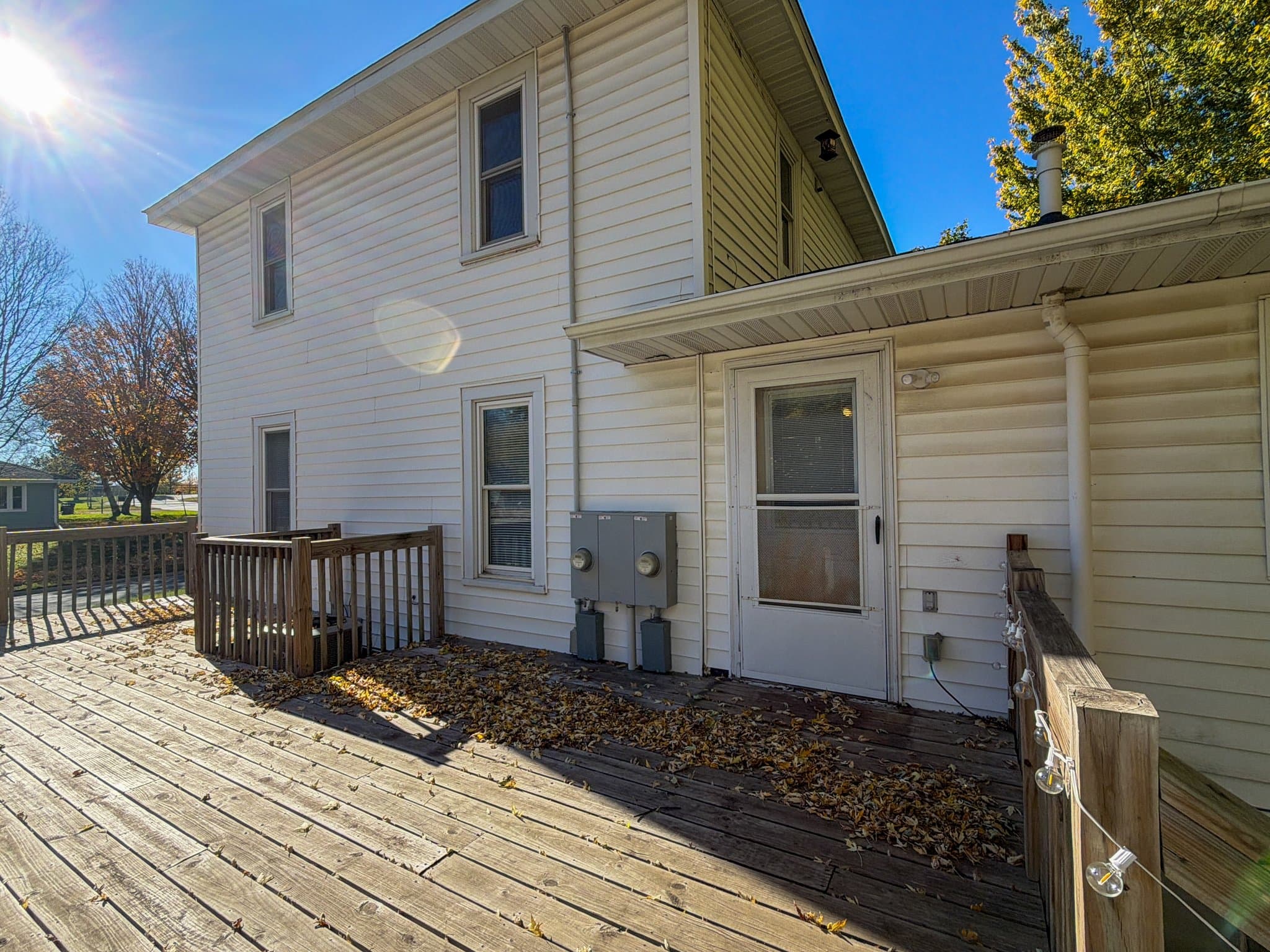 Hutchinson Apartment: 153 5th Ave NE