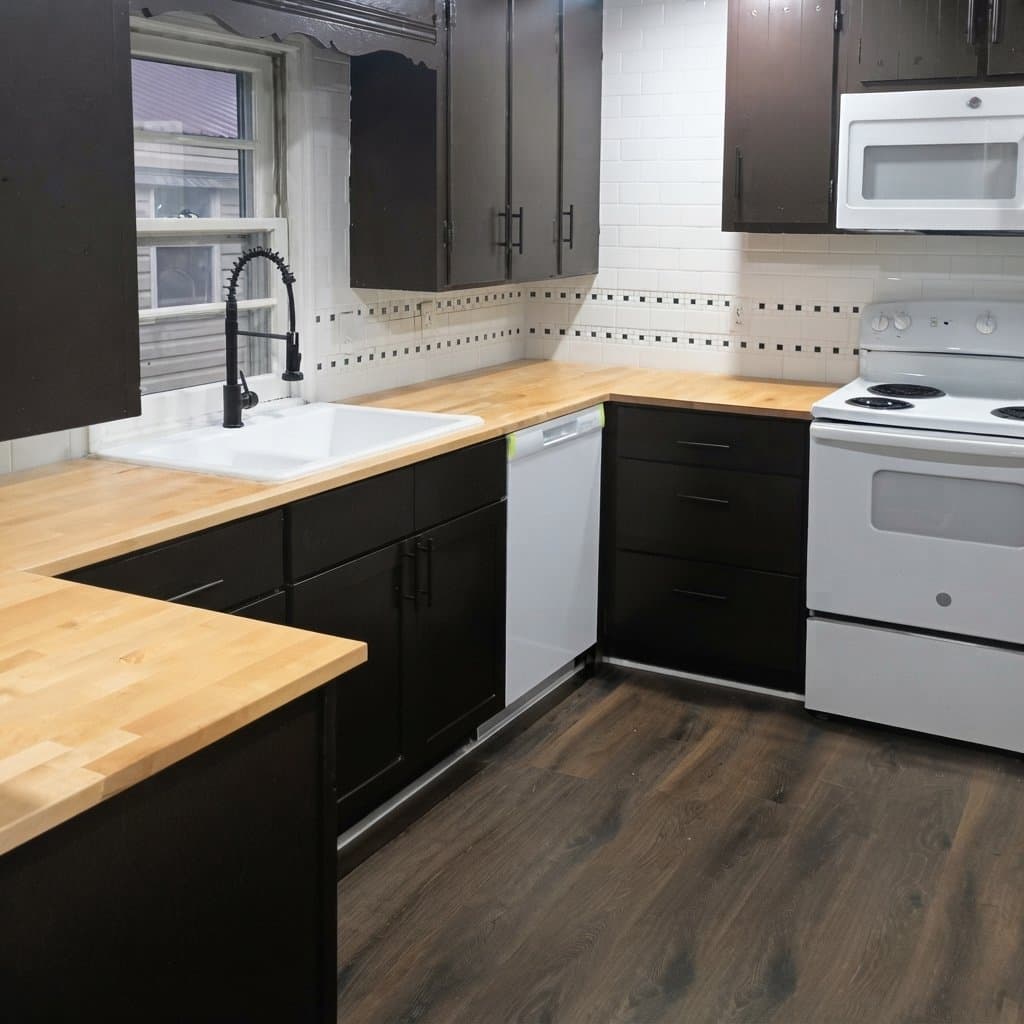 Tabor City House: 113 W 8th St