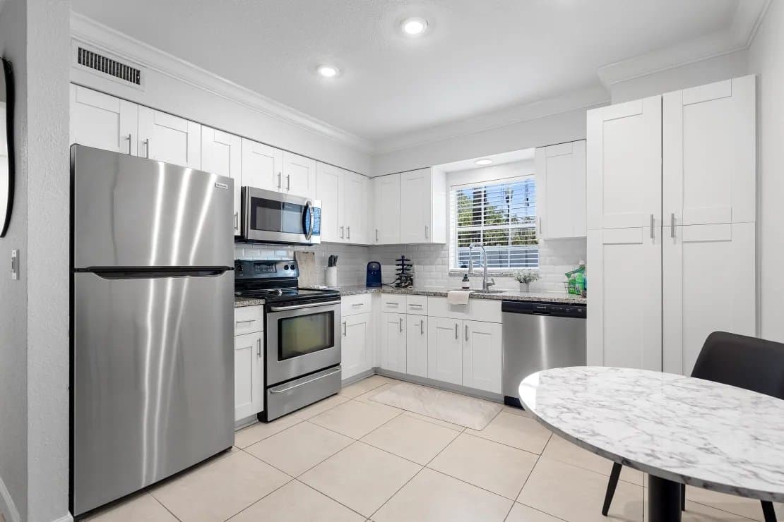 Tampa Apartment: 3215 W Swann Ave