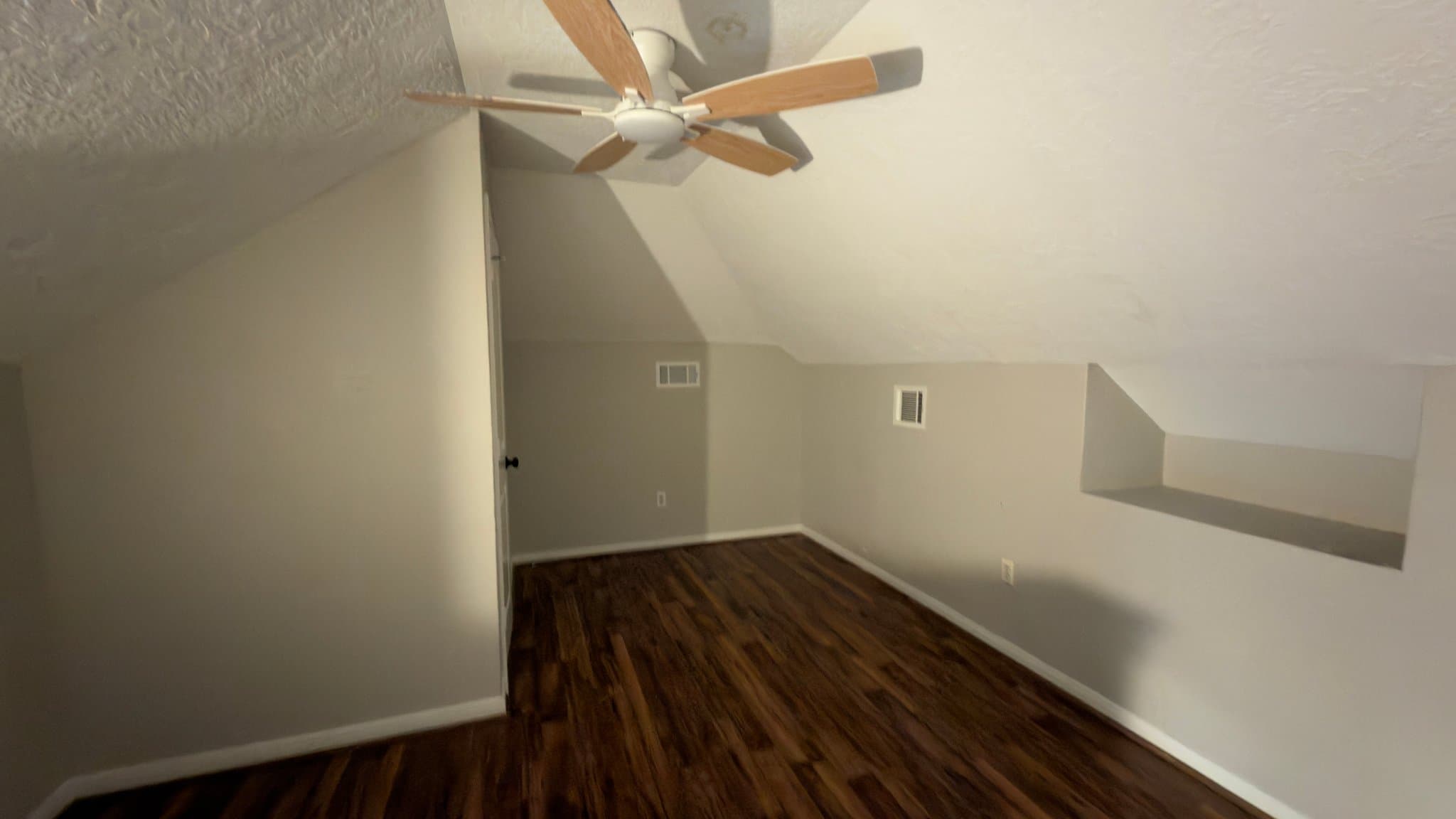 New Caney House: 28174 FM 1485 East