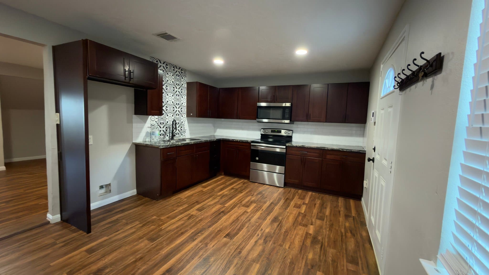 New Caney House: 28174 FM 1485 East