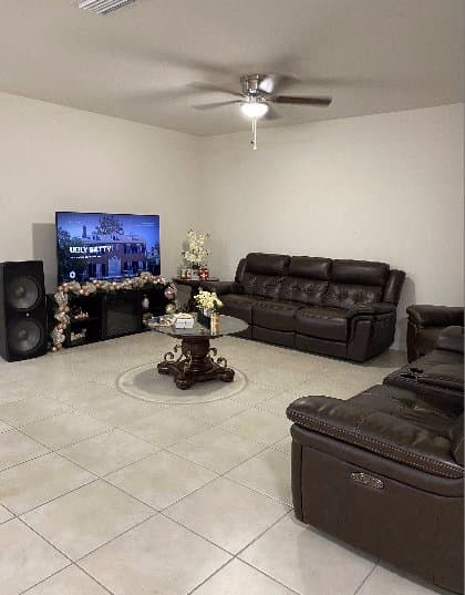 Cape Coral House: 208 SW 10th Ave