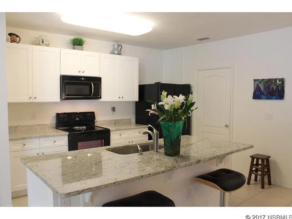 Cape Coral House: 208 SW 10th Ave