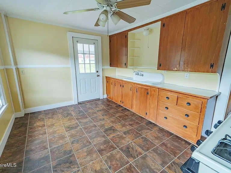 Adams Apartment: 103 Commercial St