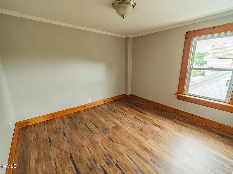 Adams Apartment: 103 Commercial St