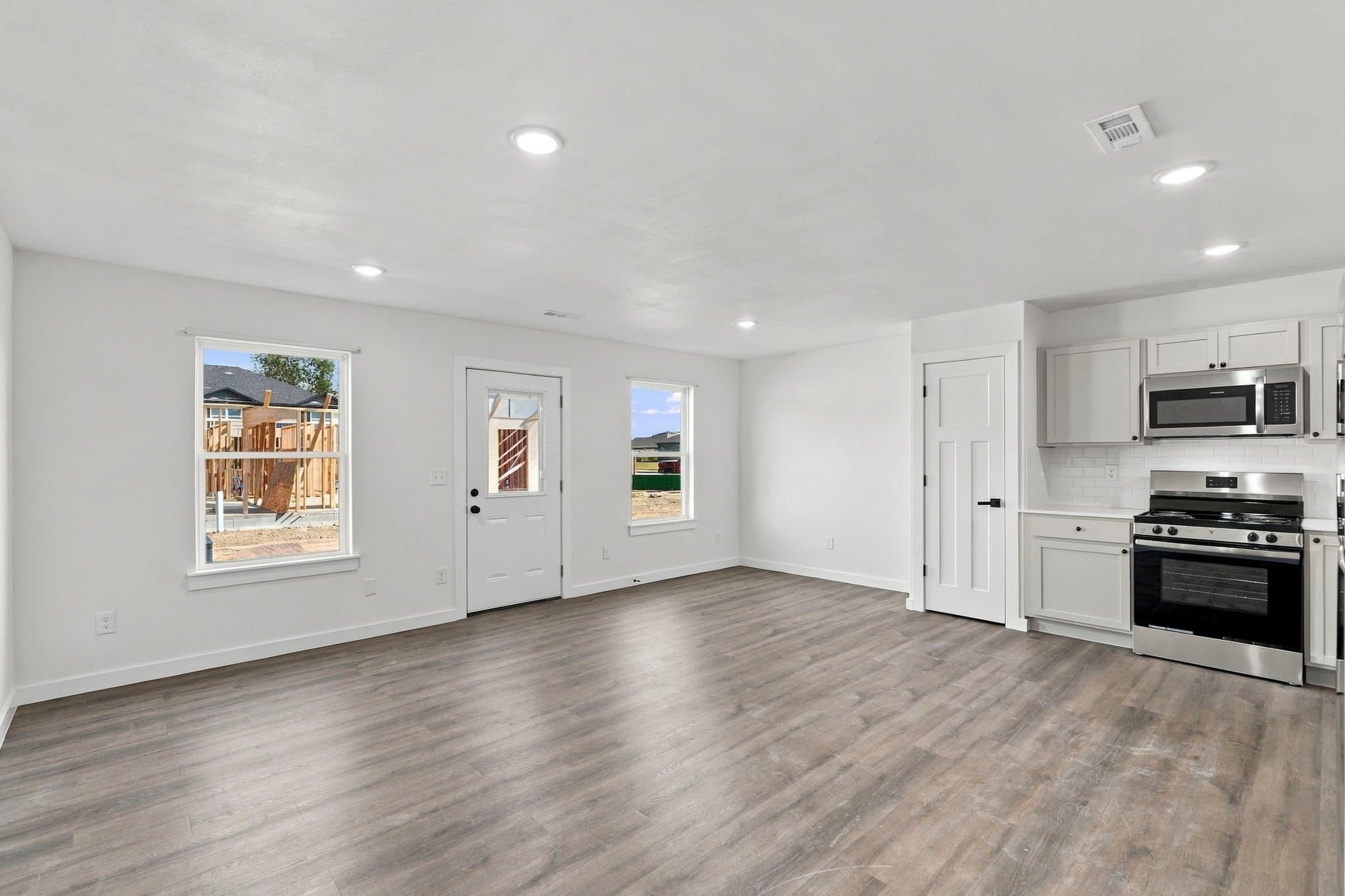 Siloam Springs Apartment: 820 S Timothy St