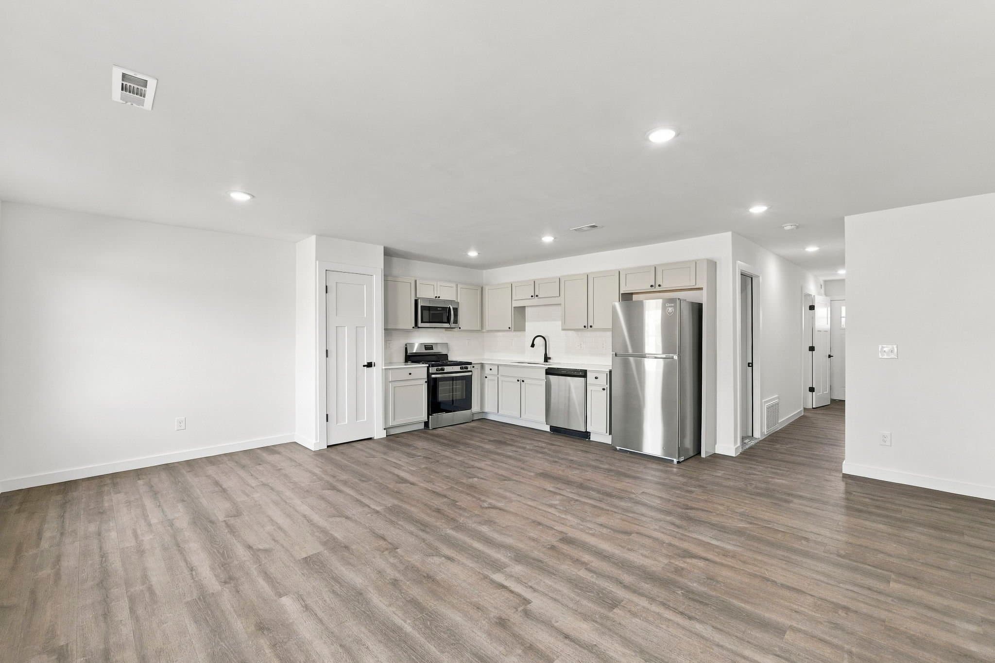 Siloam Springs Apartment: 820 S Timothy St