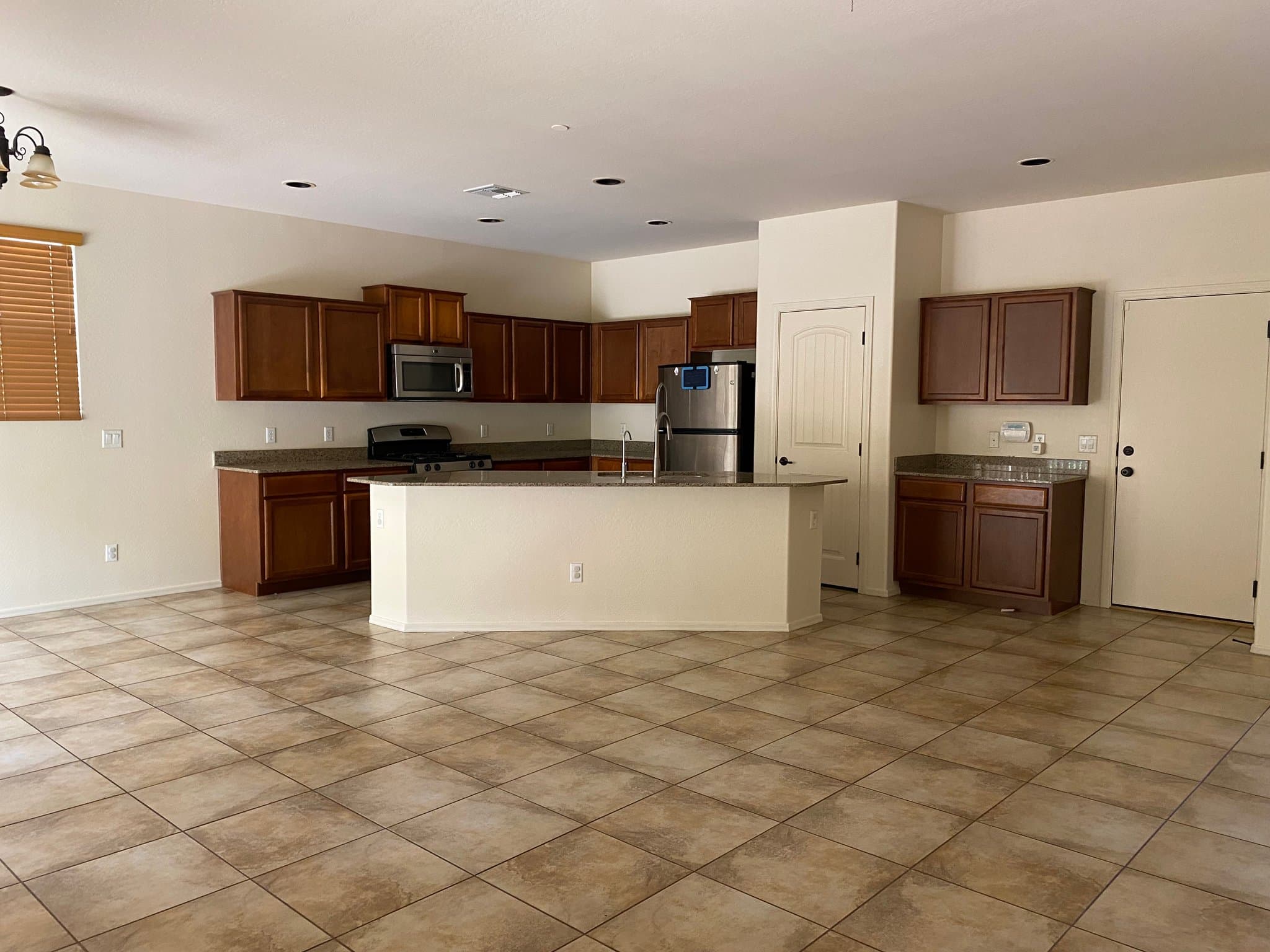 Chandler House: 61 W Hackberry Dr