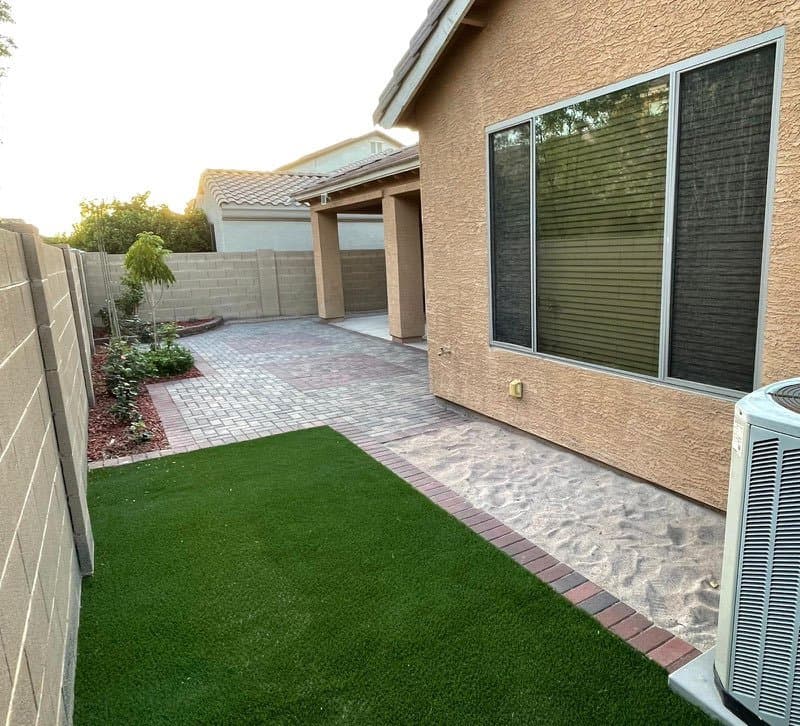 Chandler House: 61 W Hackberry Dr