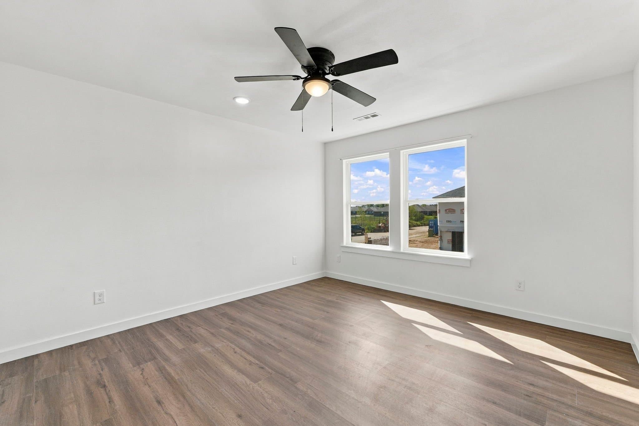 Siloam Springs Apartment: 820 S Timothy St