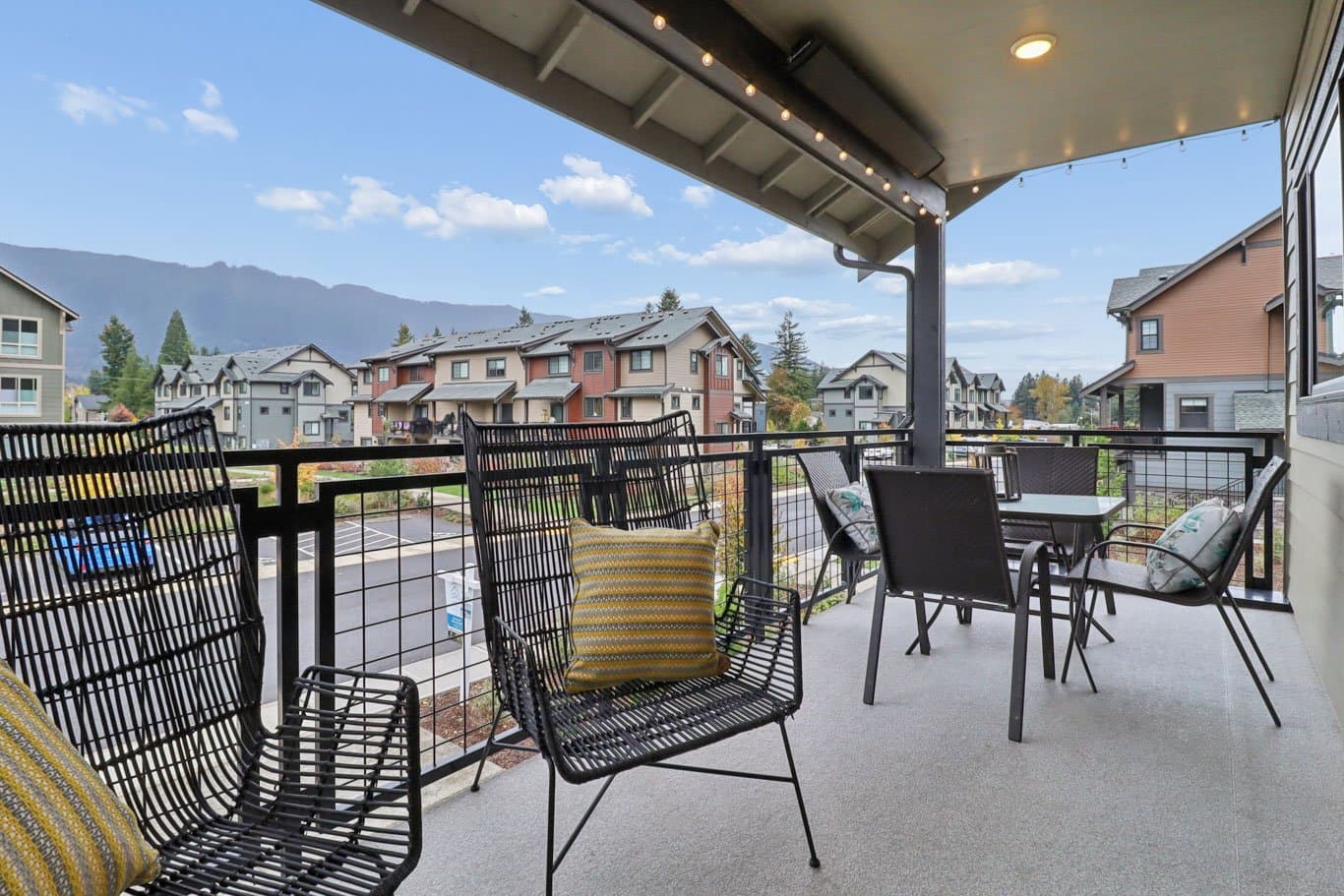 North Bend Townhome: 1906 SE 12th St