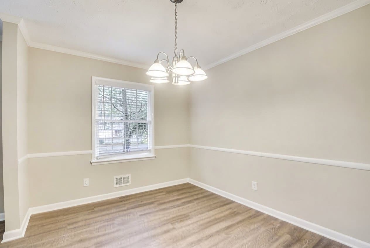 Dallas House: 8618 Flicker Ln,