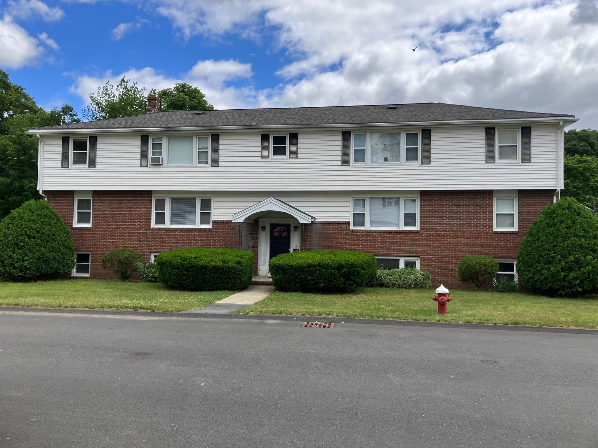 Milford Apartment: 15 Kellett Dr Unit 9