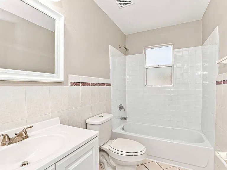 Apopka House: 526 Conure St