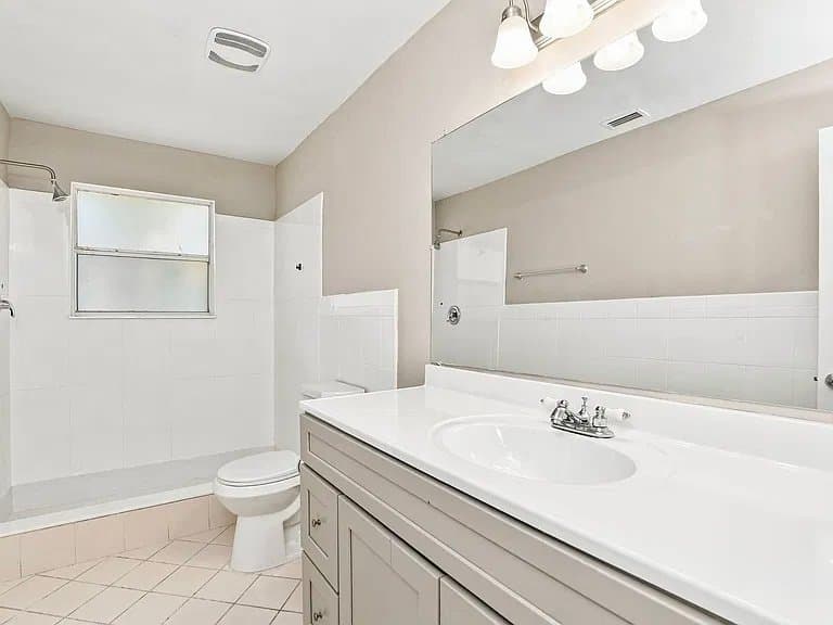 Apopka House: 526 Conure St