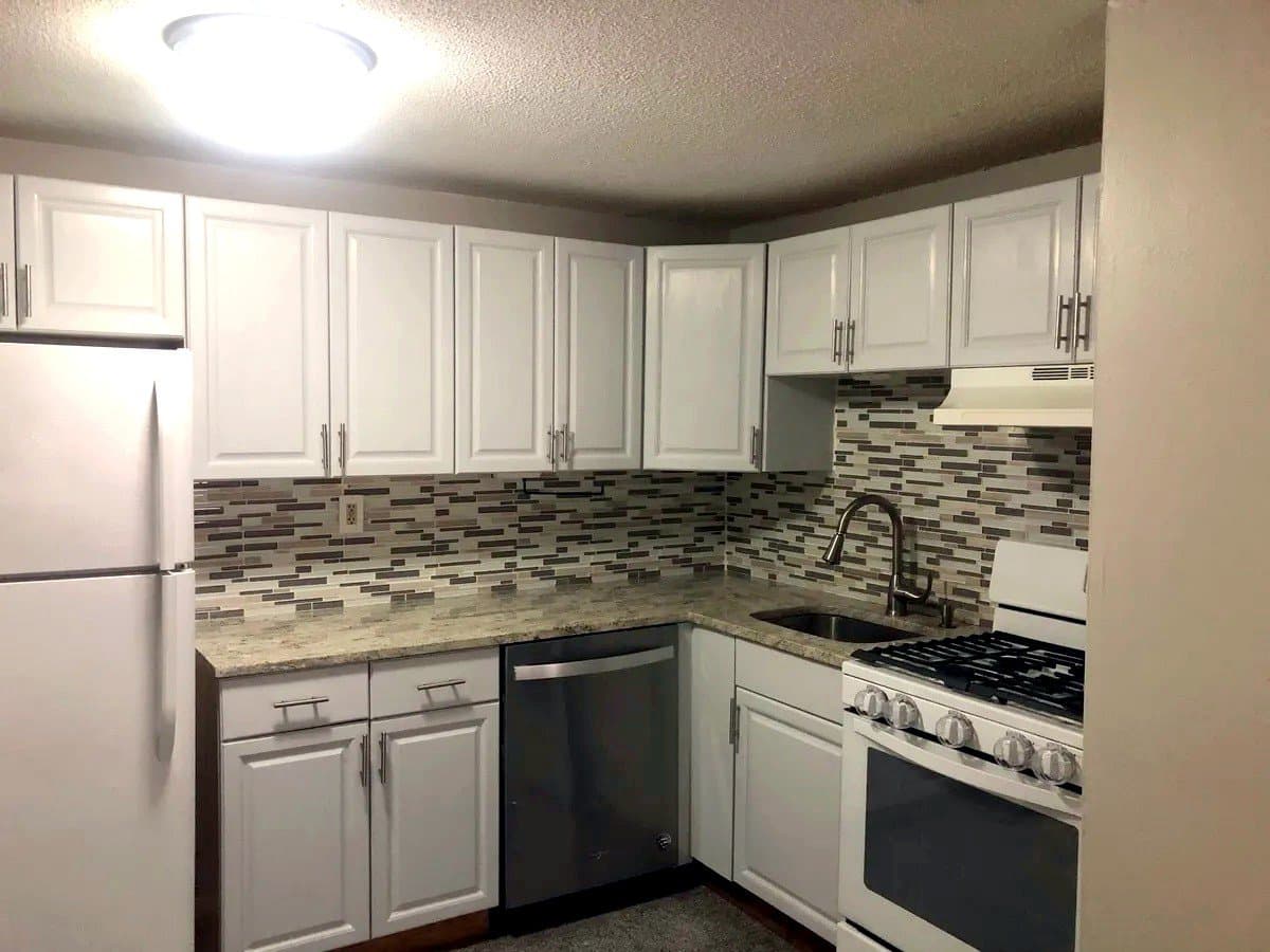Lowell Apartment: 215 Mammoth Rd