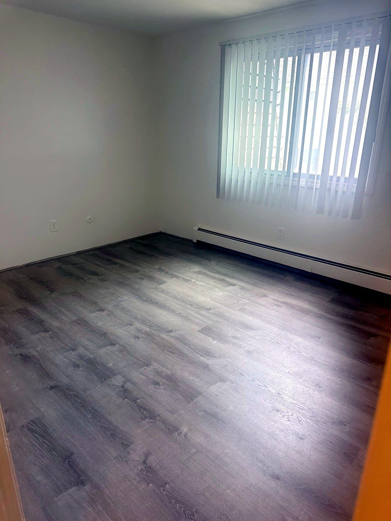 Lowell Apartment: 215 Mammoth Rd