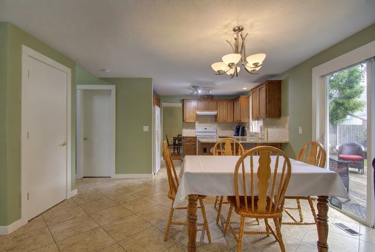 Vancouver House: 1705 SE 171st Pl