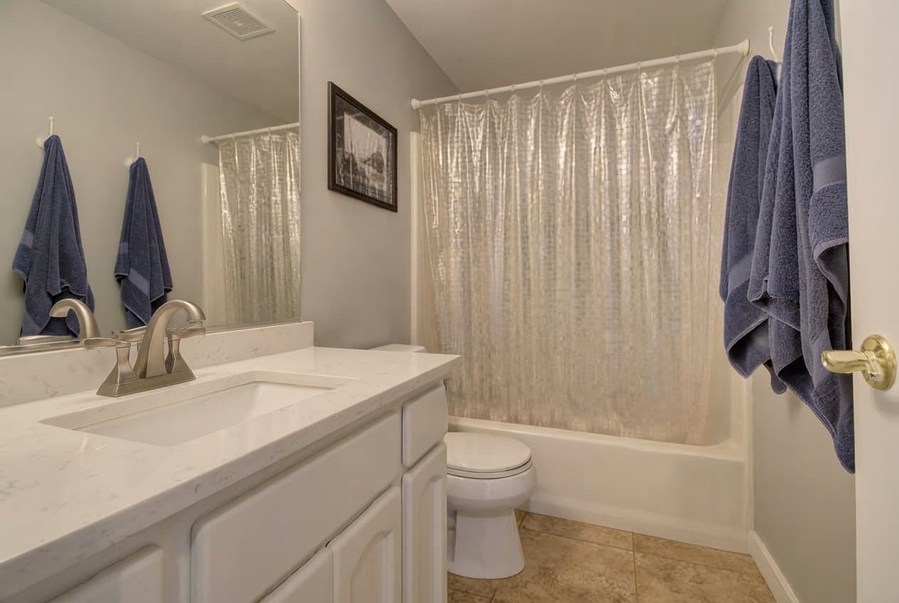 Vancouver House: 1705 SE 171st Pl