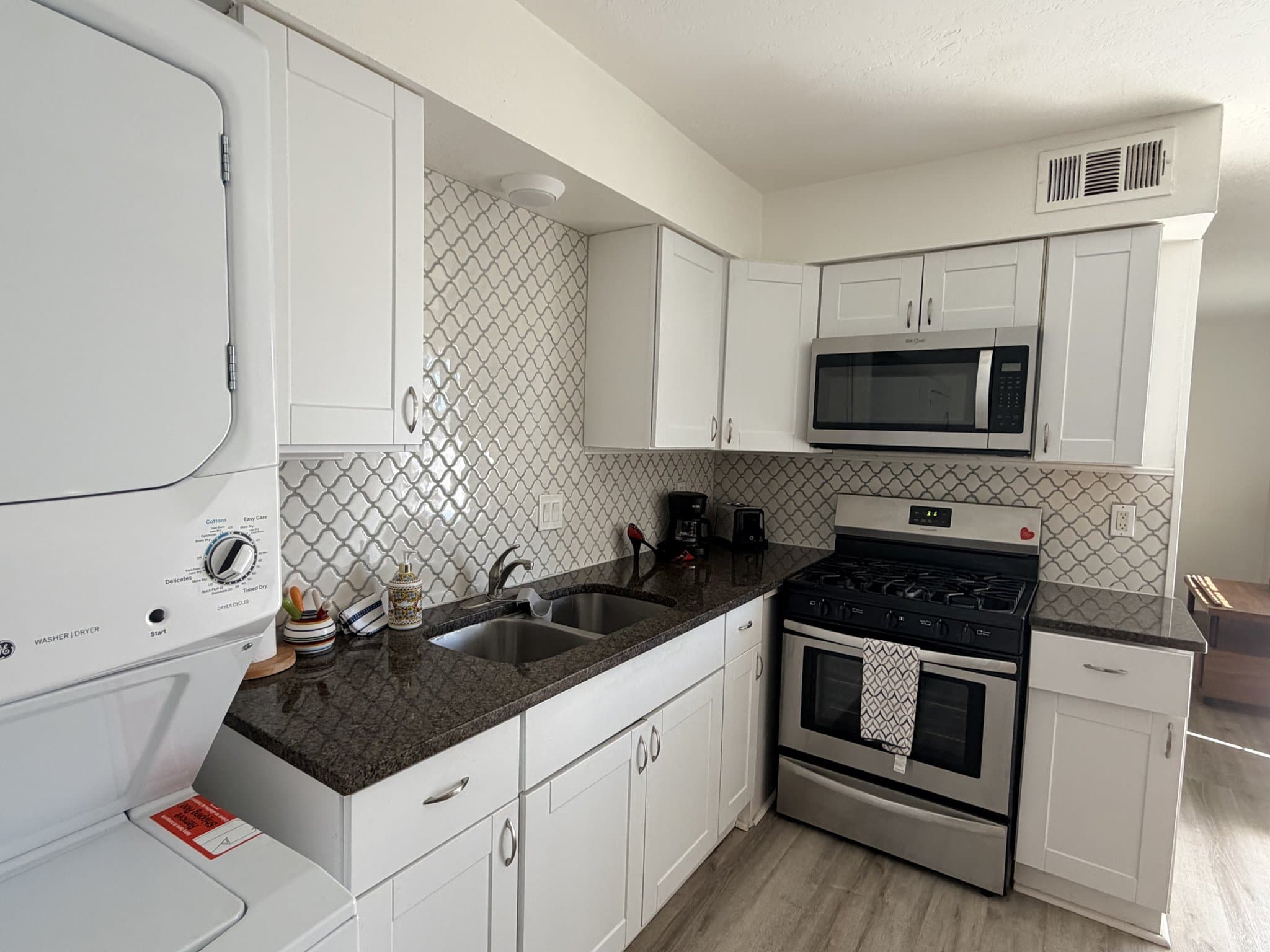 Albuquerque Apartment: 1804 Buena Vista Dr SE