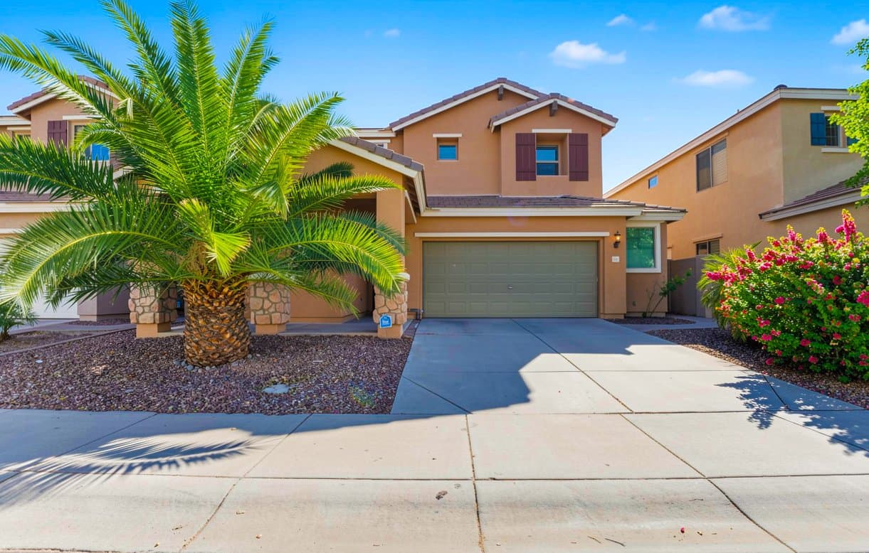 Chandler House: 121 W Hackberry Dr