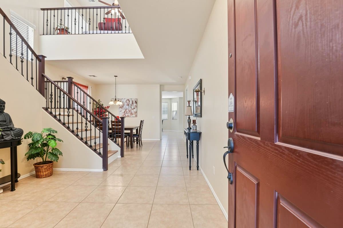Chandler House: 121 W Hackberry Dr