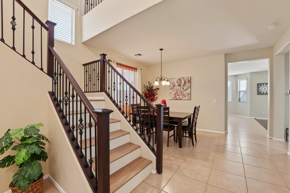 Chandler House: 121 W Hackberry Dr