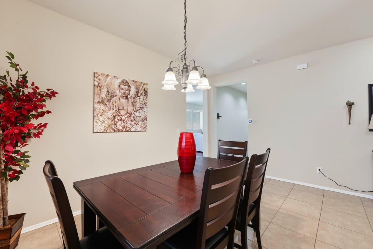 Chandler House: 121 W Hackberry Dr